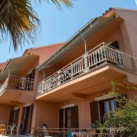 Kokkini Peach House *